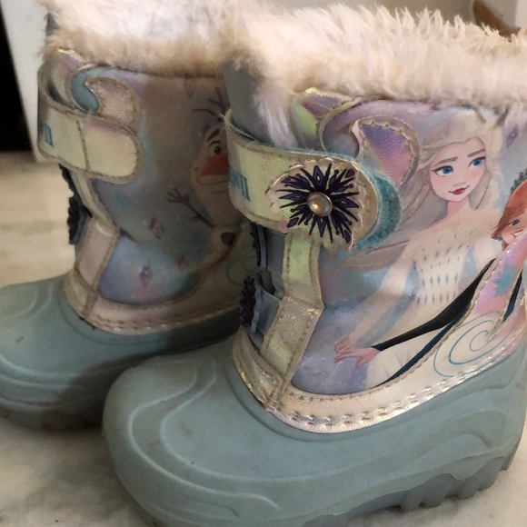 Frozen toddler snow boots - Picture 1 of 10